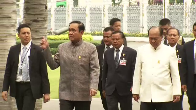 วันครู! นายกรัฐมนตรี ปัดตอบสื่อปมพักงาน "ประวิตร"