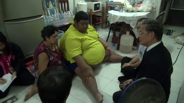 เตรียมส่งผ่าตัดกระเพาะช่วยหนุ่มพิษณุโลก ป่วยโรคอ้วนน้ำหนักกว่า 250 กก. 
