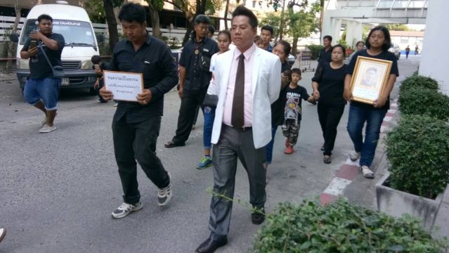 แห่โลงศพประท้วง รพ. เอกชนในจ.สมุทรปราการ ข้องใจสาเหตุลูกเสียชีวิต 