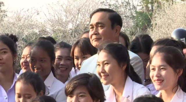 นายกฯ ยังไม่ตอบสื่อ กระแสปรับ ครม. 