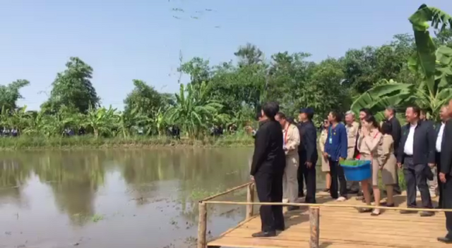 รมว.เกษตรฯ โยนกล้าข้าวไม่พ้นตกใส่นายกฯ
