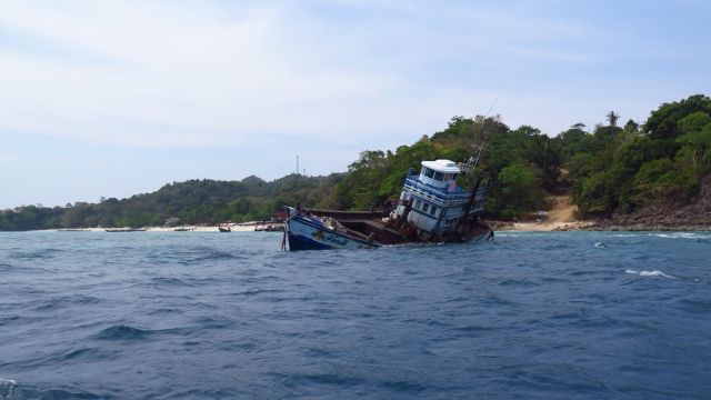 อธิบดี ทช.สั่งตรวจเรือขนขยะเกาะพีพีชนหินปะการัง ไม่พบน้ำมันรั่ว