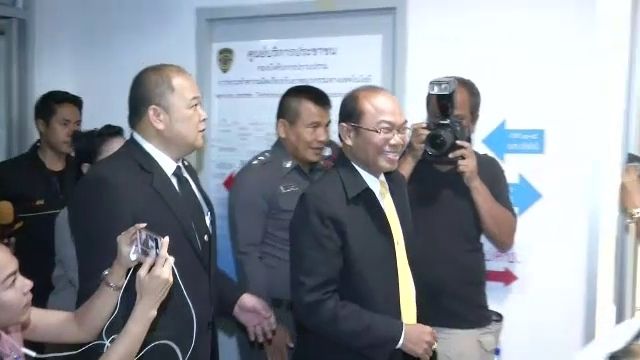 ครูปรีชา-เจ๊บ้าบิ่น-เจ๊พัช เข้ารับทราบข้อหาหนุนผู้การฯ กาญจน์ ปฏิบัติหน้าที่โดยมิชอบ