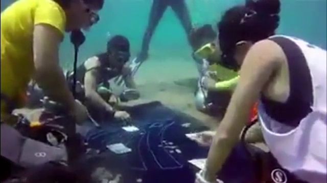 ตร.กระบี่เร่งตรวจสอบคลิป เอาผิดนักประดาน้ำเล่นพนันใต้ทะเล