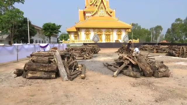 ก่อกองฟอนเผา 14 ศพ เหตุรถทัวร์พลิกคว่ำ