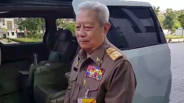 "พล.อ.สุรยุทธ์" ปฏิเสธเกี่ยวข้องเช็คโอนเข้ามูลนิธิรัฐบุรุษฯ