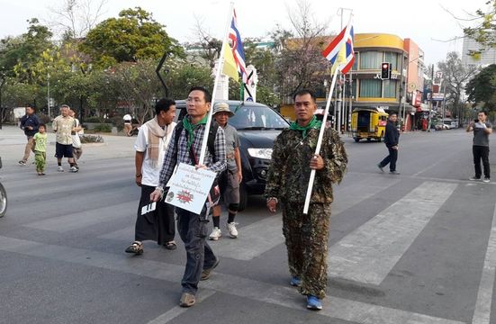 วันแรก เดินเท้าเข้ากทม.ขอพึ่งนายกฯใช้ม.44 ยุติบ้านพักตุลาการ 