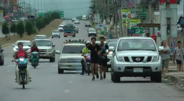 ครูสอนศิลปะวิ่งรับบริจาคซื้อเครื่องมือแพทย์