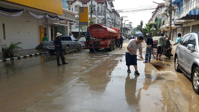 บางสะพานเผชิญฝุ่นหลังน้ำลด 