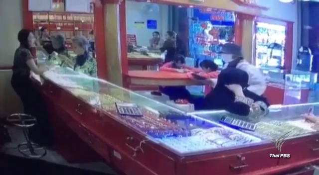 บุกเดี่ยวชิงทรัพย์ร้านทองกลางเมืองหาดใหญ่ จ.สงขลา ได้สร้อยทองกว่า 2.3 ล้านบาท