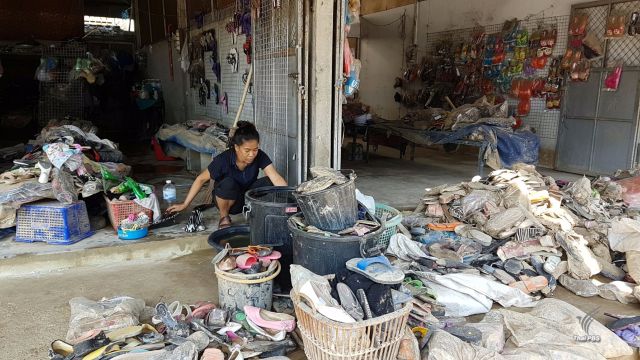 ร้านค้า อ.บางสะพาน อ่วม หลังเหตุน้ำท่วม "สินค้าพัง-ไร้เงินทุน"