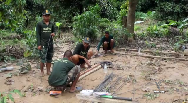 ทหารเร่งสร้างบ้านช่วยเหลือผู้ประสบภัยน้ำท่วม จ.สุราษฎร์ธานี