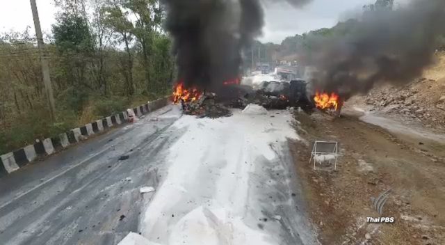 รถบรรทุกแป้งมันชนรถ 8 คัน ไฟลุกท่วมบนเขาโทน จ.ปราจีนบุรี ตาย 1 เจ็บ 2 