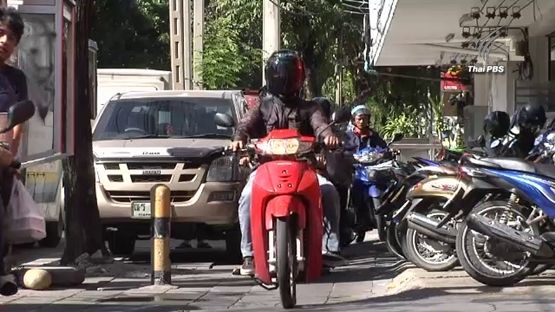 กทม.เข้ม "ตรวจยึด" รถฝ่าฝืนขับ-จอดบนทางเท้า