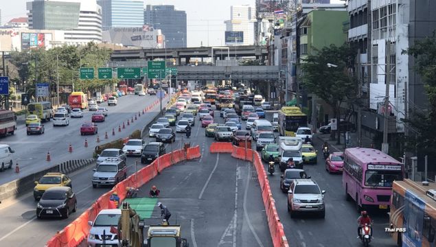 แนะเลี่ยงจราจร 5 แยกลาดพร้าว ผู้รับเหมากั้นพื้นที่ก่อสร้างรถไฟฟ้า