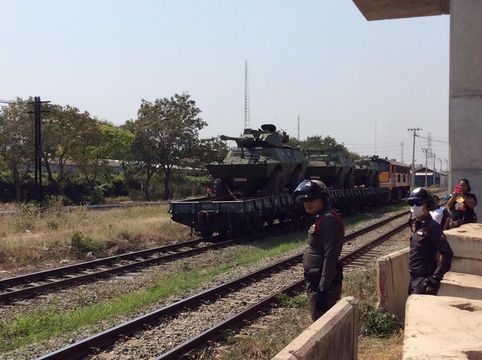 รถไฟบรรทุกรถถังตกรางใกล้วัดเสมียนนารี ไม่กีดขวางการจราจร