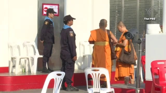 จนท.เข้มงวดคนผ่านเข้า-ออกวัดพระธรรมกาย ศิษย์ยังปักหลักสวดมนต์