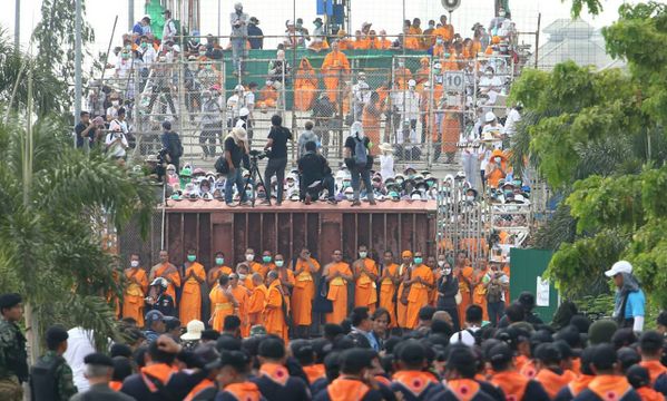  8 โมงพรุ่งนี้ คาดเข้าค้นศูนย์บัญชาการวัดพระธรรมกาย  