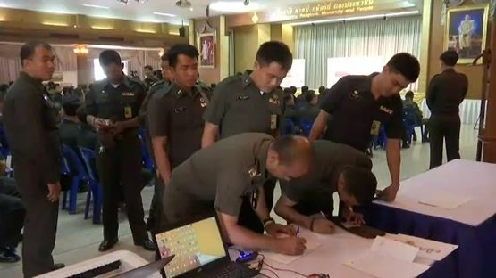 กรมสรรพาวุธทหารบกคัดกำลังพลฉุดชักราชรถ