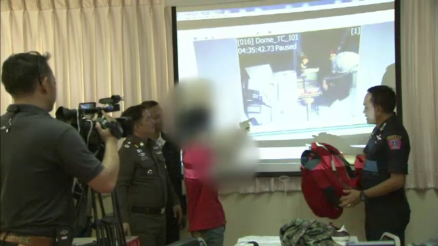 ตำรวจคุมตัวผู้ต้องหาชิงเงินพนักงาน "ด่านทับช้าง" ทำแผน