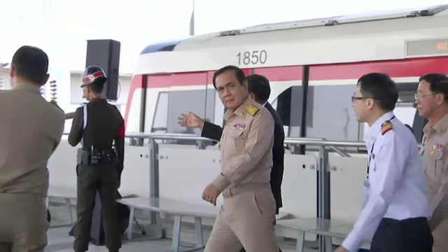 "นายกรัฐมนตรี" ประเดิมทดลองนั่งรถไฟฟ้าสายสีเขียววันแรก