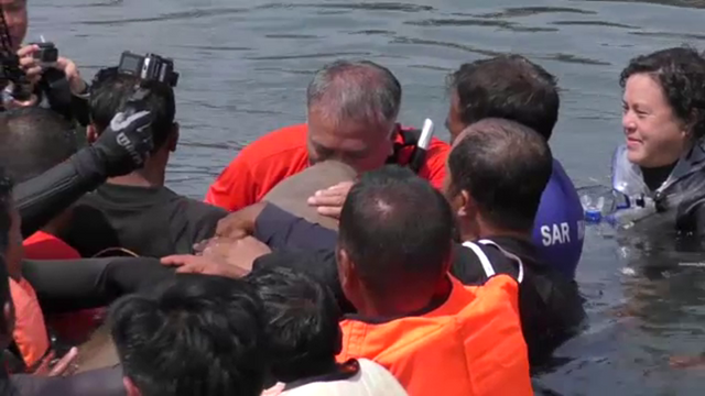 ติดตามพฤติกรรม “จักรี” พะยูนทะเลตรังหลังติดสัญญาณดาวเทียม 1 วัน