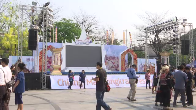 ชาวเชียงใหม่ค้านประกวดเทพี-เทพบุตรสงกรานต์ ลานอนุสาวรีย์ 3 กษัตริย์
