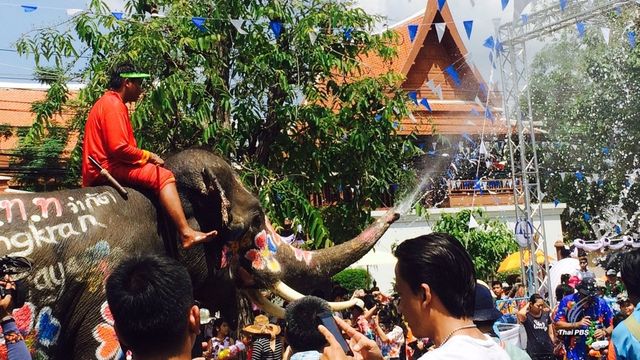 ตร.อยุธยาห้ามเล่นสาดน้ำท้ายกระบะถนน 5 สาย เขตเกาะเมืองเก่า วันนี้-15 เม.ย.นี้