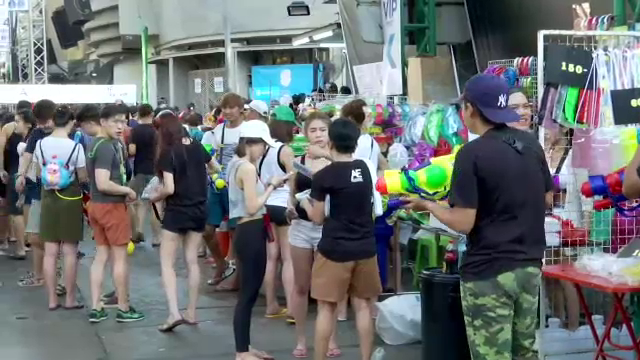 ตร.เข้มความปลอดภัย สงกรานต์ “อาร์ซีเอ” นักท่องเที่ยวคึกคัก 
