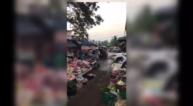 คลิปวัยรุ่นรุมทำร้ายชายหนุ่มและแฟนว่อนสื่อสังคมออนไลน์ ตร.ศรีสะเกษเร่งไล่ล่าตัว