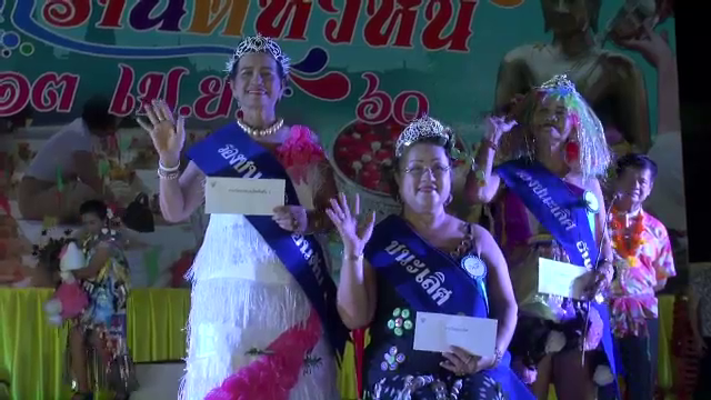 “เทพีวัยหวาน” นางงามในวันสงกรานต์