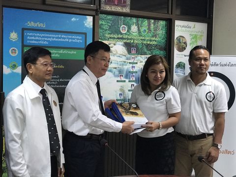 ยื่นกว่า 2 แสนรายชื่อทั่วโลกหนุนถอนใบอนุญาตตั้ง “สวนเสือ”กาญจนบุรี