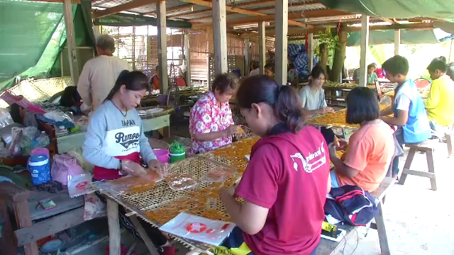 เยาวชน จ.พิจิตร รับจ้างทำมะม่วงกวนช่วงปิดเทอม-รายได้ดีมีเงินเก็บ