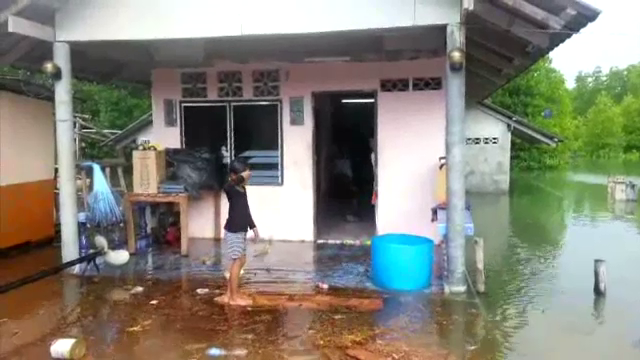 พังงาน้ำทะเลหนุนสูง เข้าท่วมบ้าน-มัสยิด 