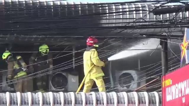 ไฟไหม้ศูนย์การค้าอุบลราชธานี เสียหาย 4 คูหา