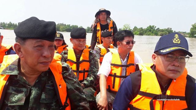 ผู้ว่าฯ สุโขทัยลงตรวจน้ำท่วม  "คีรีมาศ” -สั่งระบายน้ำสูง 1 เมตร