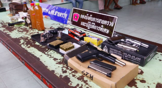 ตำรวจ ปส.-191 เข้าตรวจค้นแฟลตดินแดงหาสิ่งผิดกฎหมาย