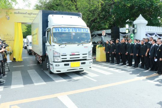  ศธ.ปล่อยคาราวาน "โต๊ะเก้าอี้พระราชทาน" ช่วย ร.ร.ประสบภัยน้ำท่วม