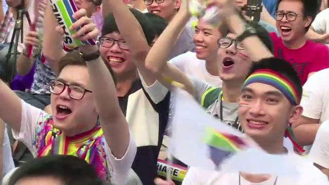 ไต้หวันไฟเขียว คู่รักเพศเดียวกันแต่งงานกันได้ ที่แรกในเอเซีย