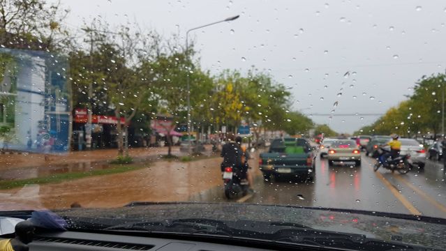 กรมอุตุฯ ประกาศ "ฝนตกหนักถึงหนักมาก วันที่ 27-28  พ.ค.