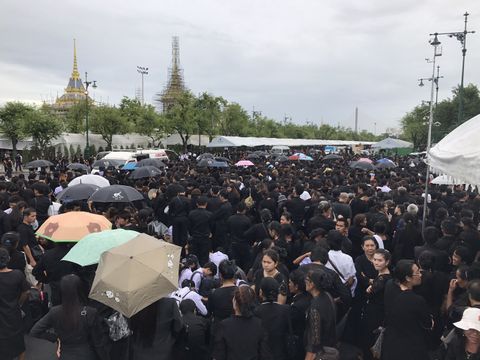 คนไทยเกิดภาวะ "อาการใจหาย" หลังข่าวปิดกราบพระบรมศพ รัชกาลที่ 9 