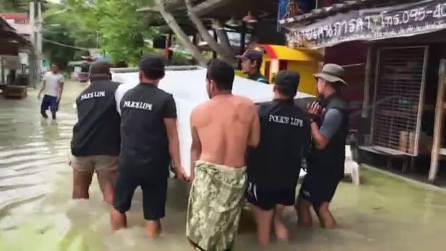 น้ำท่วมเกาะหลีเป๊ะ สตูล กระทบ 100 หลังคาเรือน