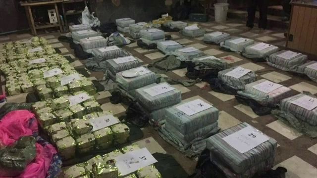 จับ 2 ผู้ต้องหา ยึดยาบ้า 4 ล้านเม็ด-ไอซ์ 200 กก. ซุกตึกแถวแม่สาย