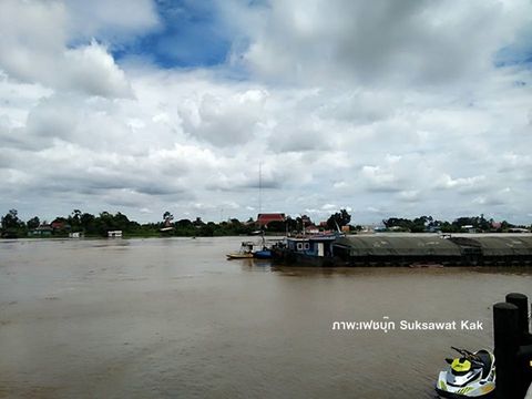 คพ.ตรวจอุบัติเรือน้ำตาลชนตอม่อ ห่วงน้ำตาลรั่วลงแม่น้ำเจ้าพระยา 