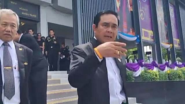 "พล.อ.ประยุทธ์" ฉุนสื่อถามจี้คสช.พา “ยิ่งลักษณ์” หนีคดีจำนำข้าว