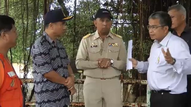 ผู้ว่าฯ ภูเก็ตสั่งติดตั้งเครื่องสูบแก้ไขน้ำท่วมถนน