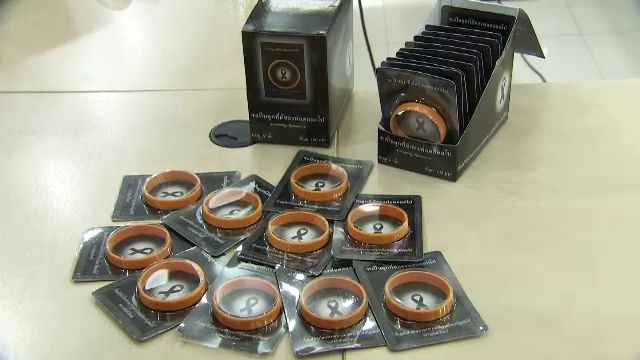 วันแรก เปิดจำหน่ายสายรัดข้อมือที่ระลึก ร.9 รายได้มอบ ร.ร.พระดาบส จชต.