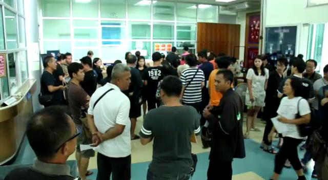 ประชาชนใน จ.กำแพงเพชรและนครสวรรค์ สนใจจองเหรียญที่ระลึกฯ