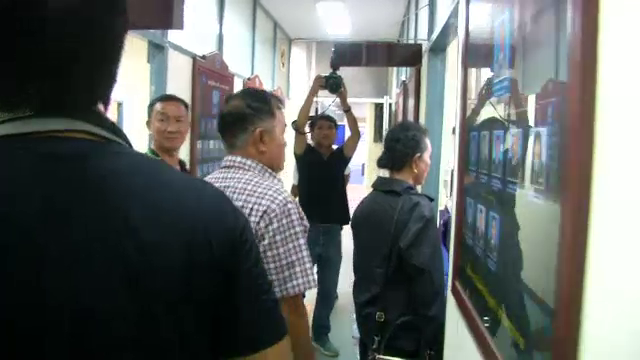 พ่อ-แม่ "น้ำมนต์" ปฏิเสธร่วมหลอกแต่งงาน - ครอบครัวเจ้าบ่าวคนที่ 8 วอนชดเชยค่าเสียหาย