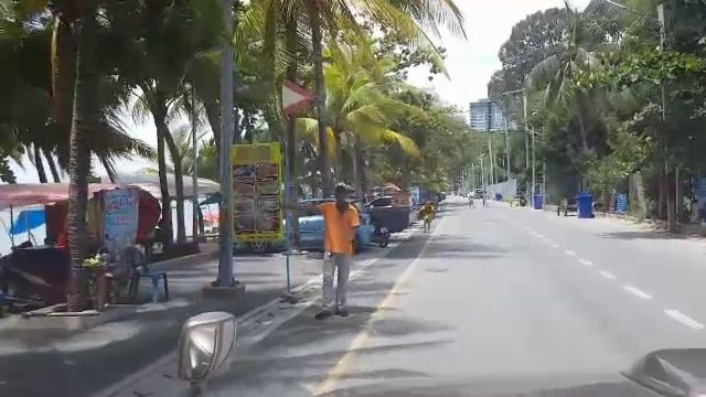 เร่งแก้ปัญหาร้านค้าโบกรถจอดที่สาธารณะ-บังคับซื้ออาหารริมหาดบางเสร่